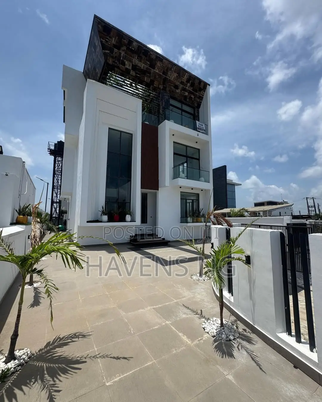 6bdrm Duplex in Osapa london for sale