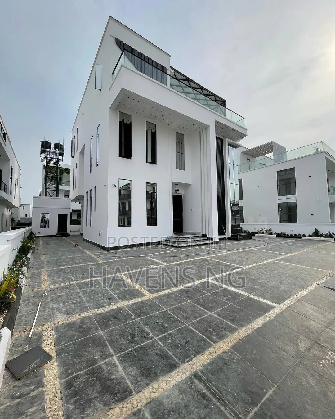 5bdrm Duplex in Osapa london for sale