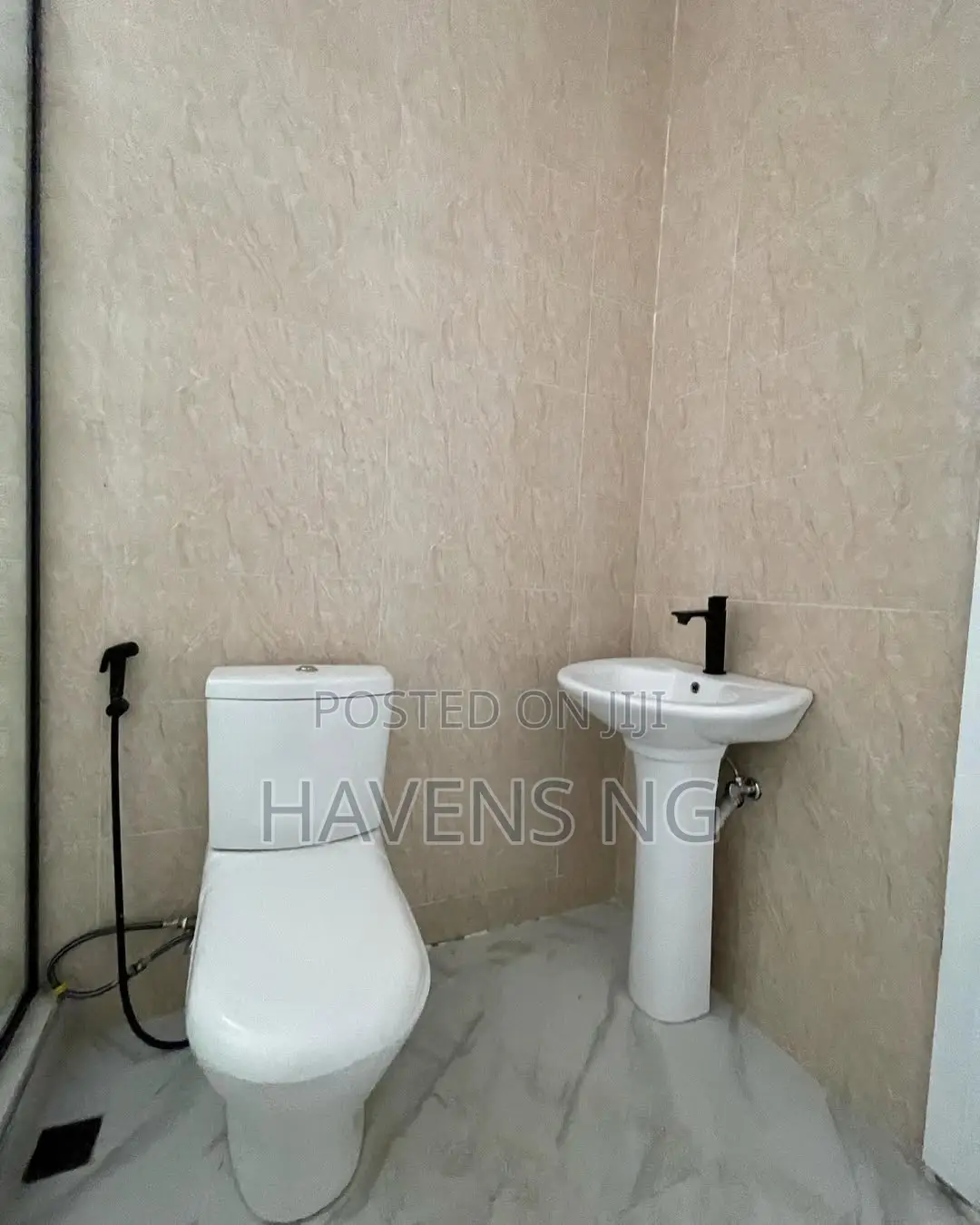 5bdrm Duplex in Osapa london for sale