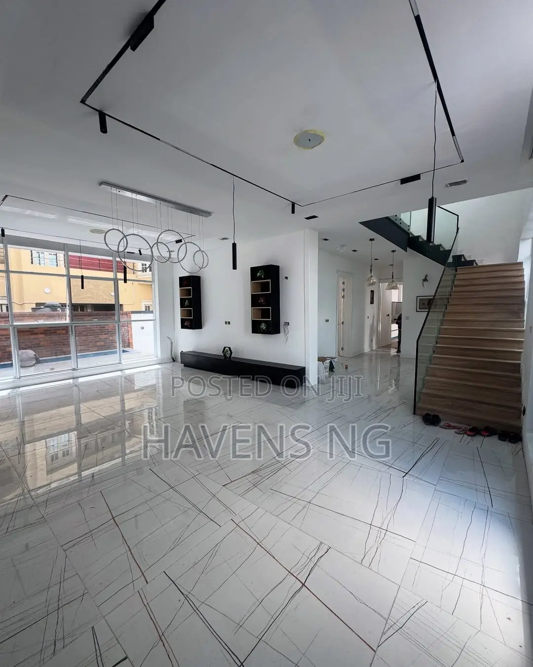 5bdrm Duplex in Osapa london for sale