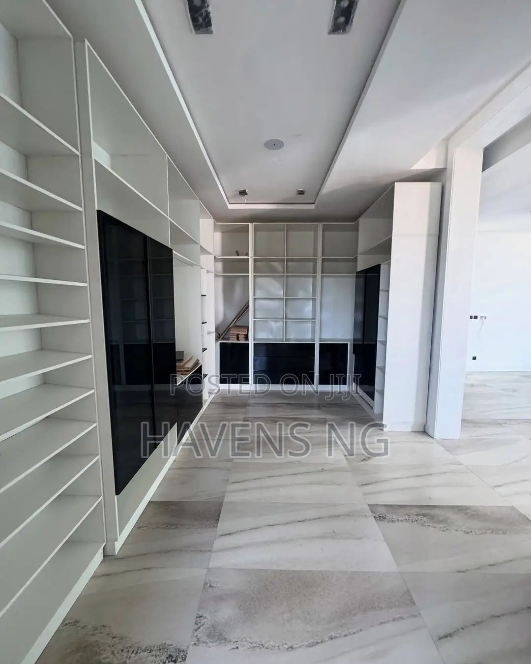 5bdrm Duplex in Osapa london for sale