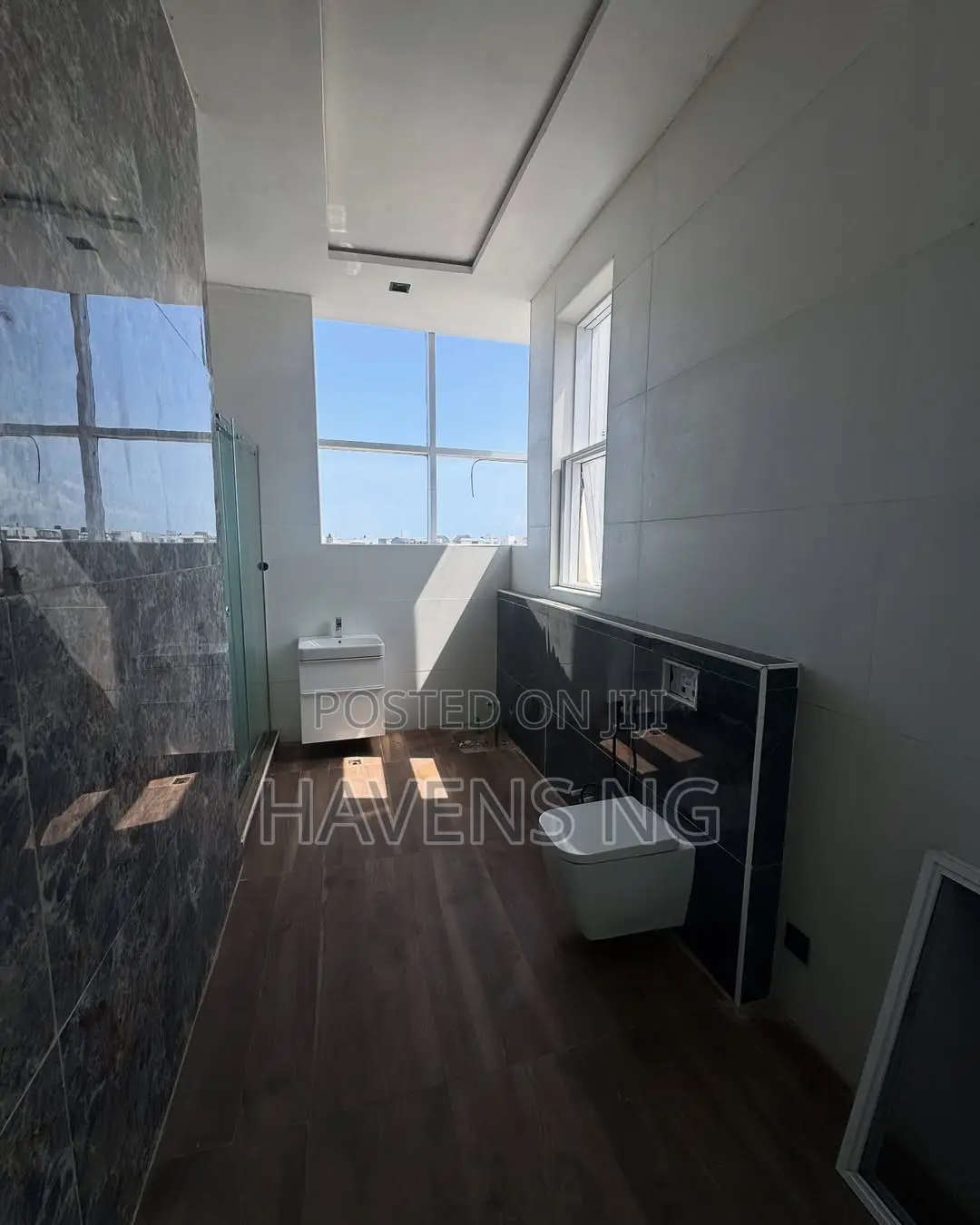 5bdrm Duplex in Osapa london for sale