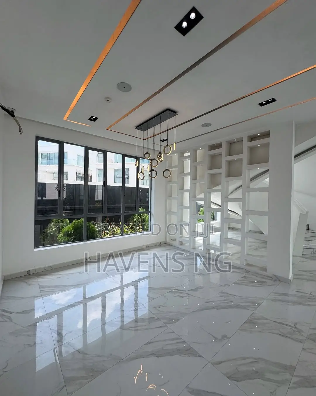 5bdrm Duplex in Osapa london for sale