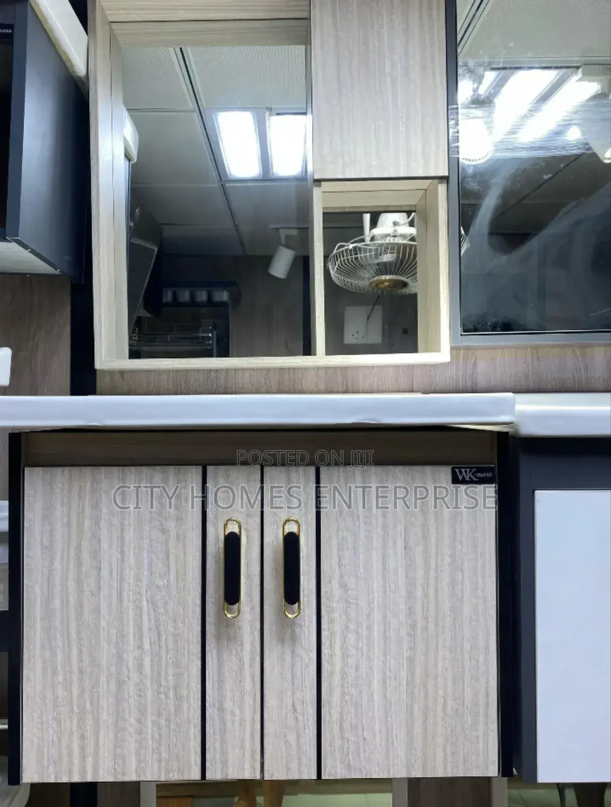 Quality Cabinet Basin With Mirror