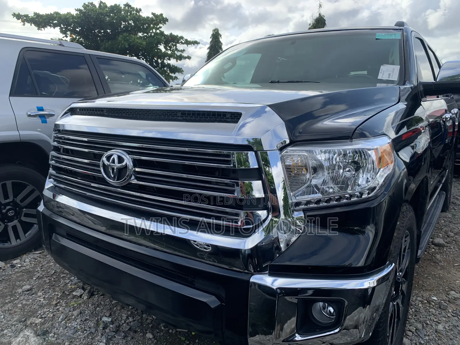 Toyota Sequoia Platinum 4dr SUV 4WD (5.7L 8cyl 6A) 2015 Black