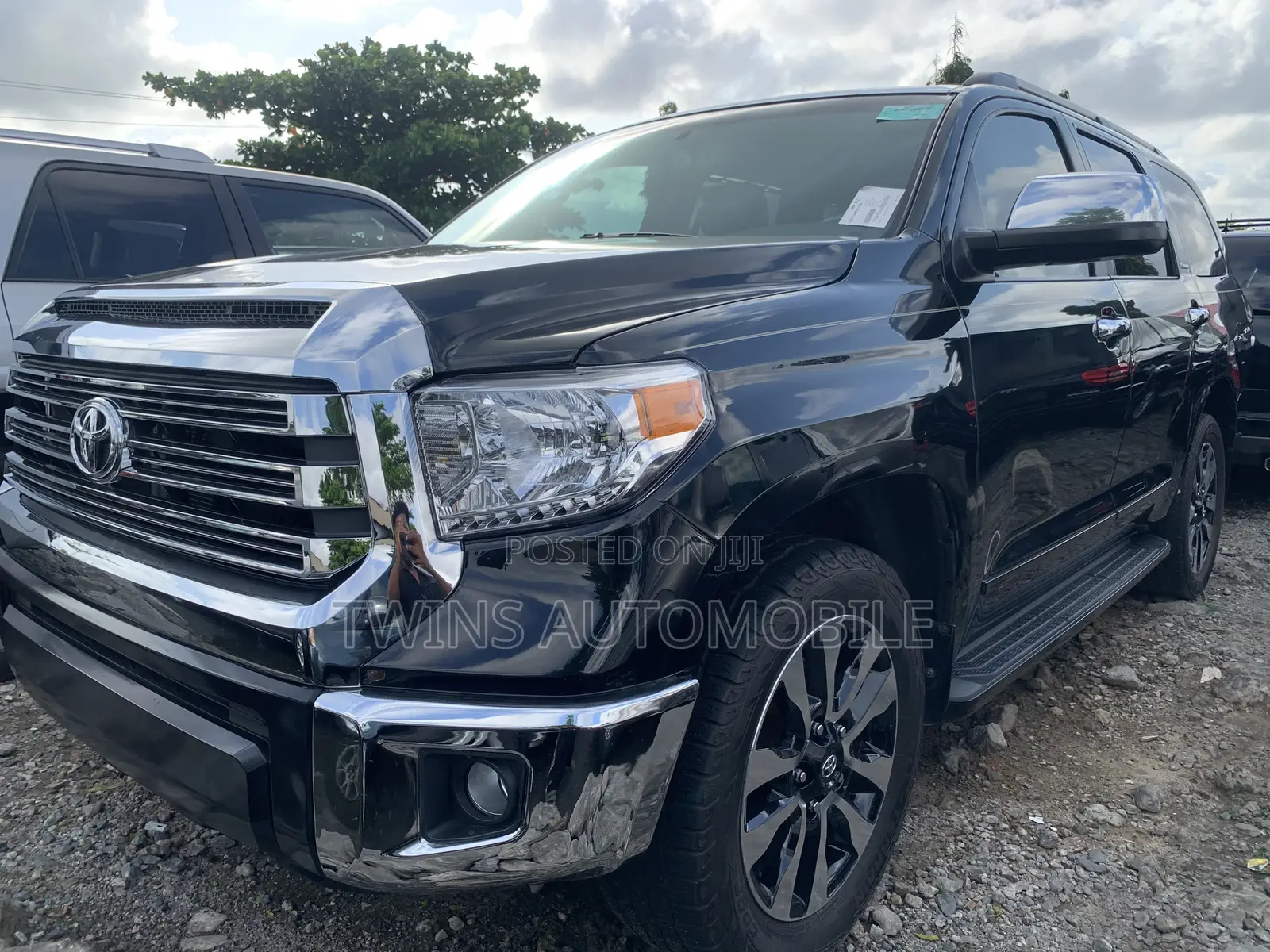 Toyota Sequoia Platinum 4dr SUV 4WD (5.7L 8cyl 6A) 2015 Black