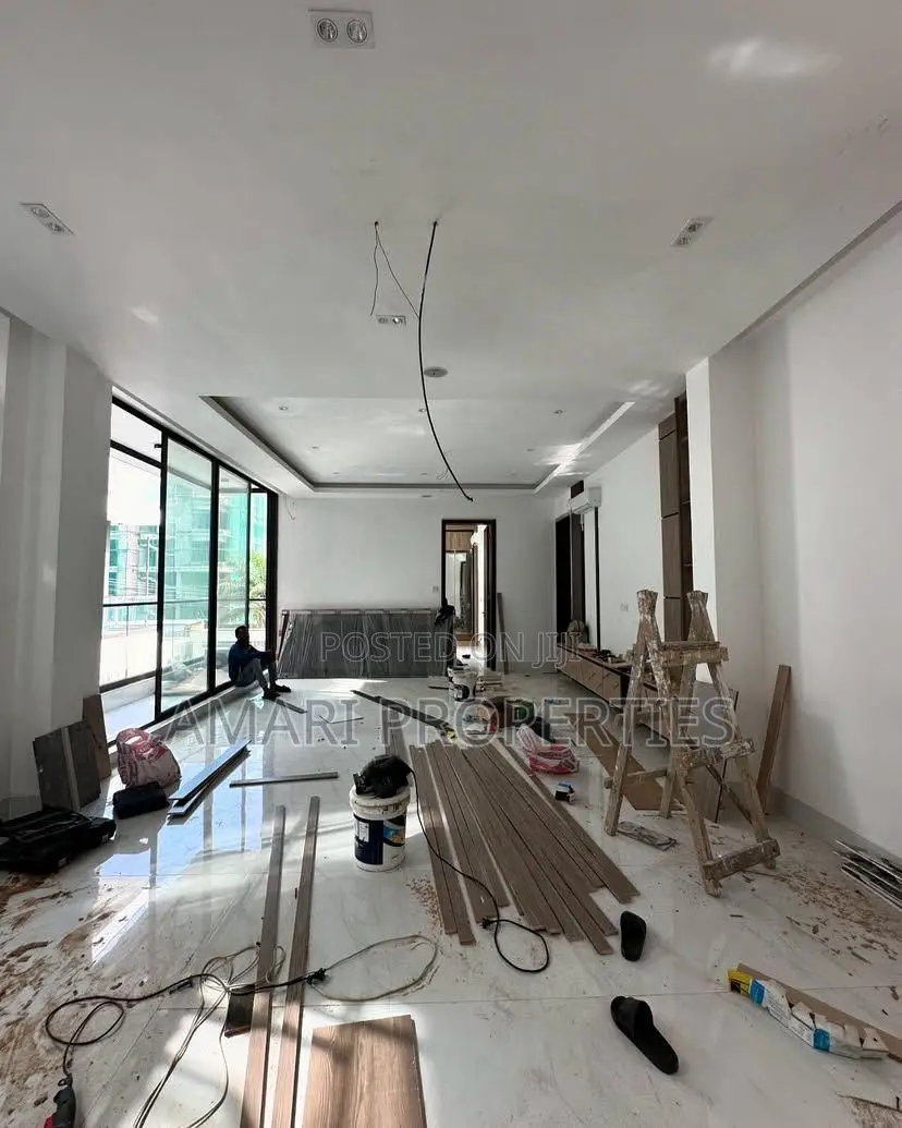 3bdrm Block of Flats in Lekki Phase1 for rent