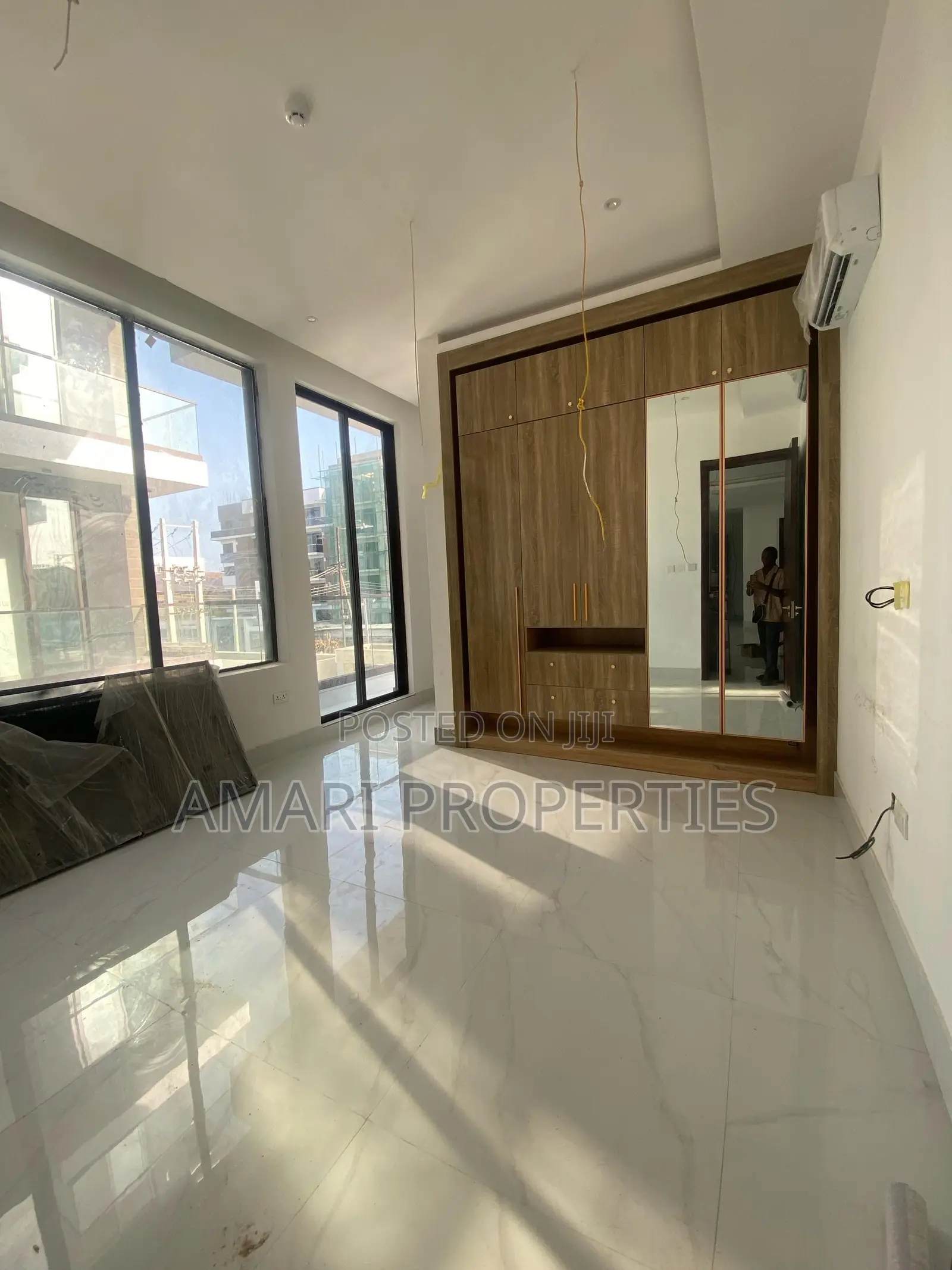 3bdrm Block of Flats in Lekki Phase1 for rent
