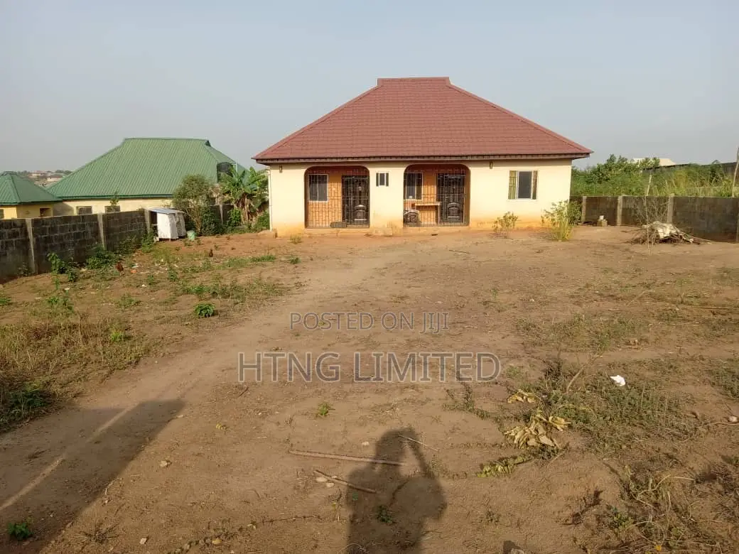 2bdrm Bungalow in Maya, Adamo for sale