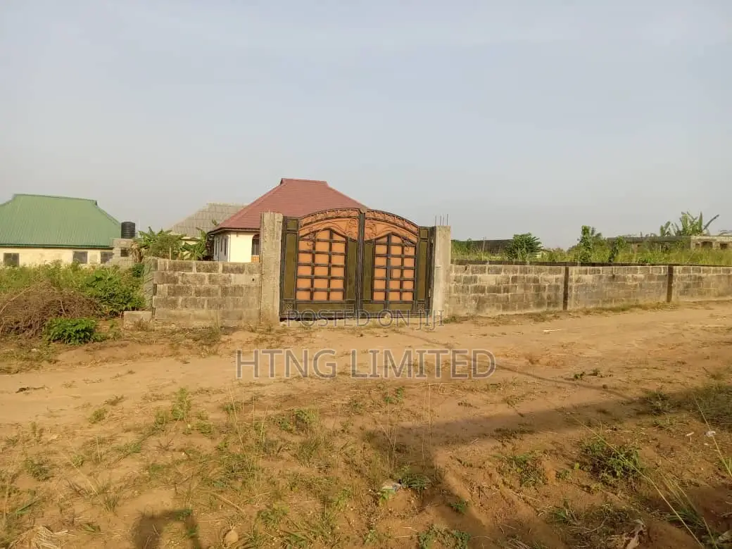 2bdrm Bungalow in Maya, Adamo for sale