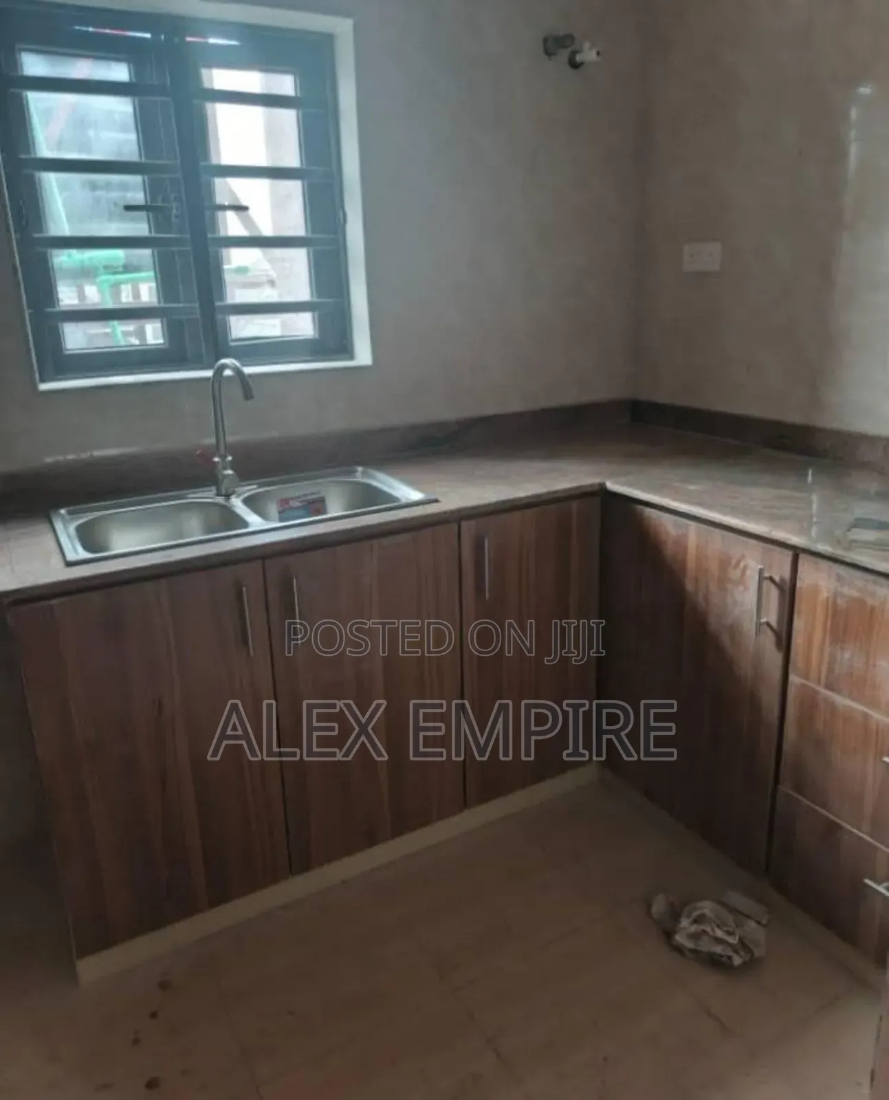 Mini Flat in Ago Palace for rent