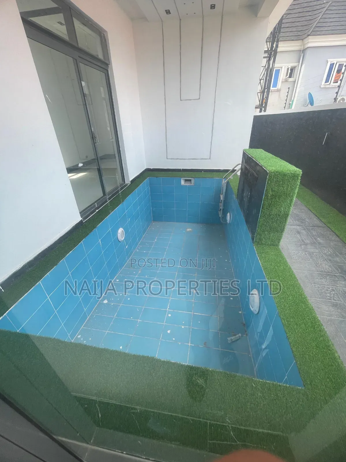 5bdrm Duplex in Sangotedo for sale