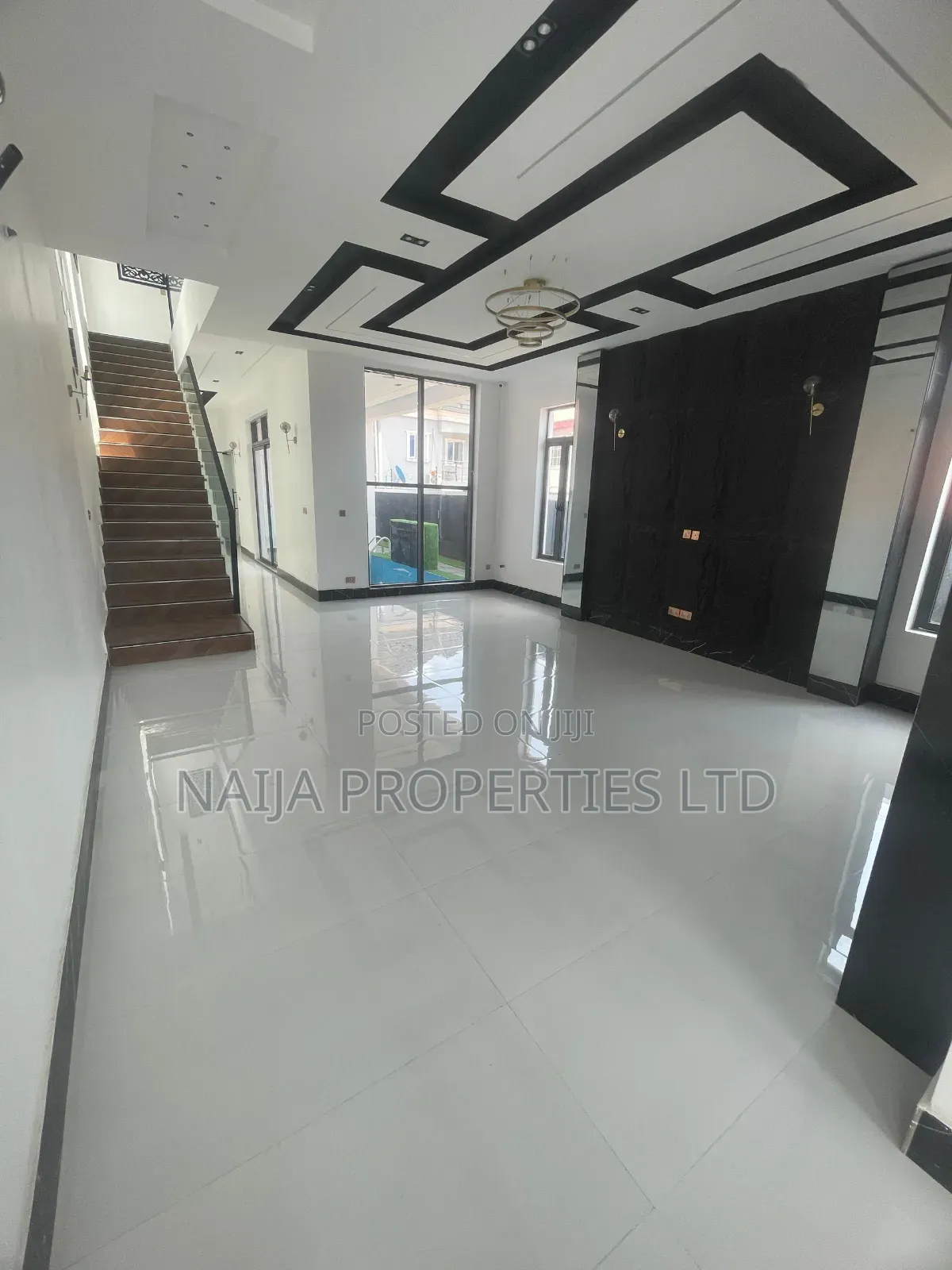5bdrm Duplex in Sangotedo for sale