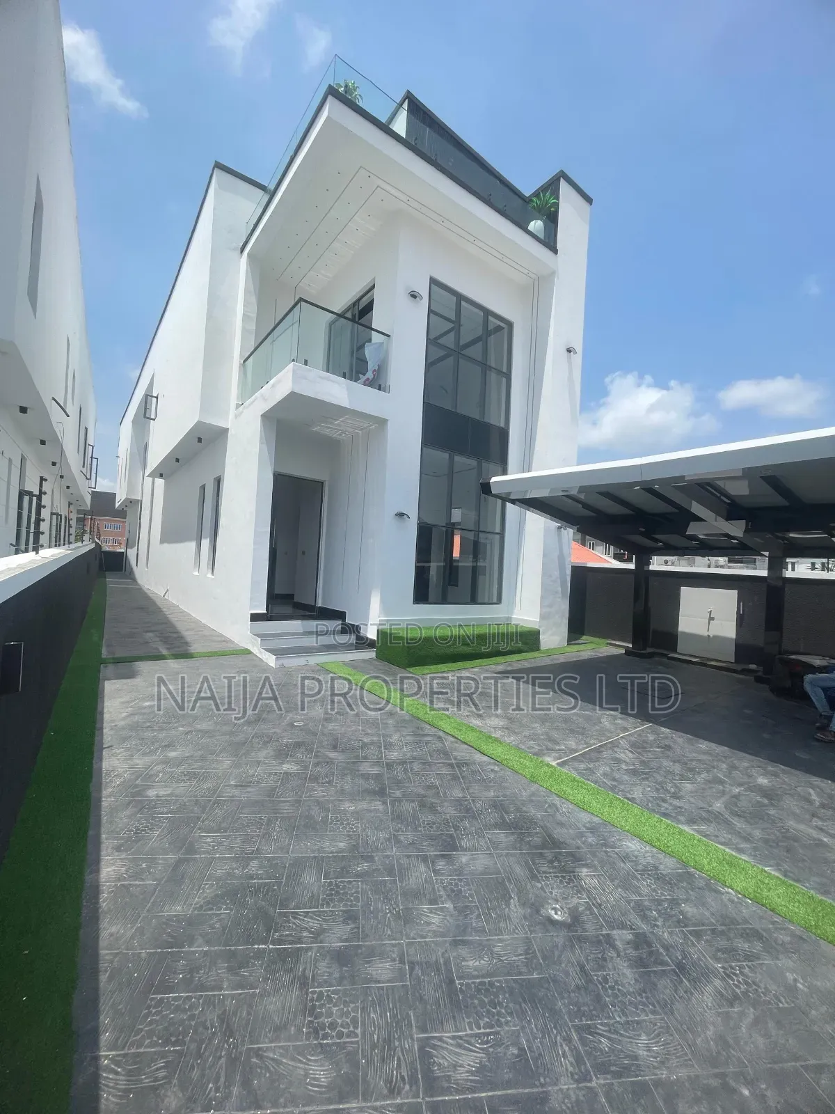 5bdrm Duplex in Sangotedo for sale
