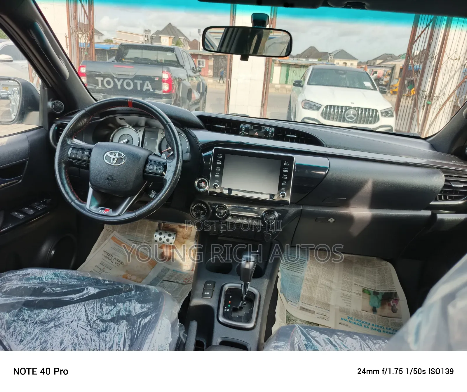 New Toyota Hilux 2022 White