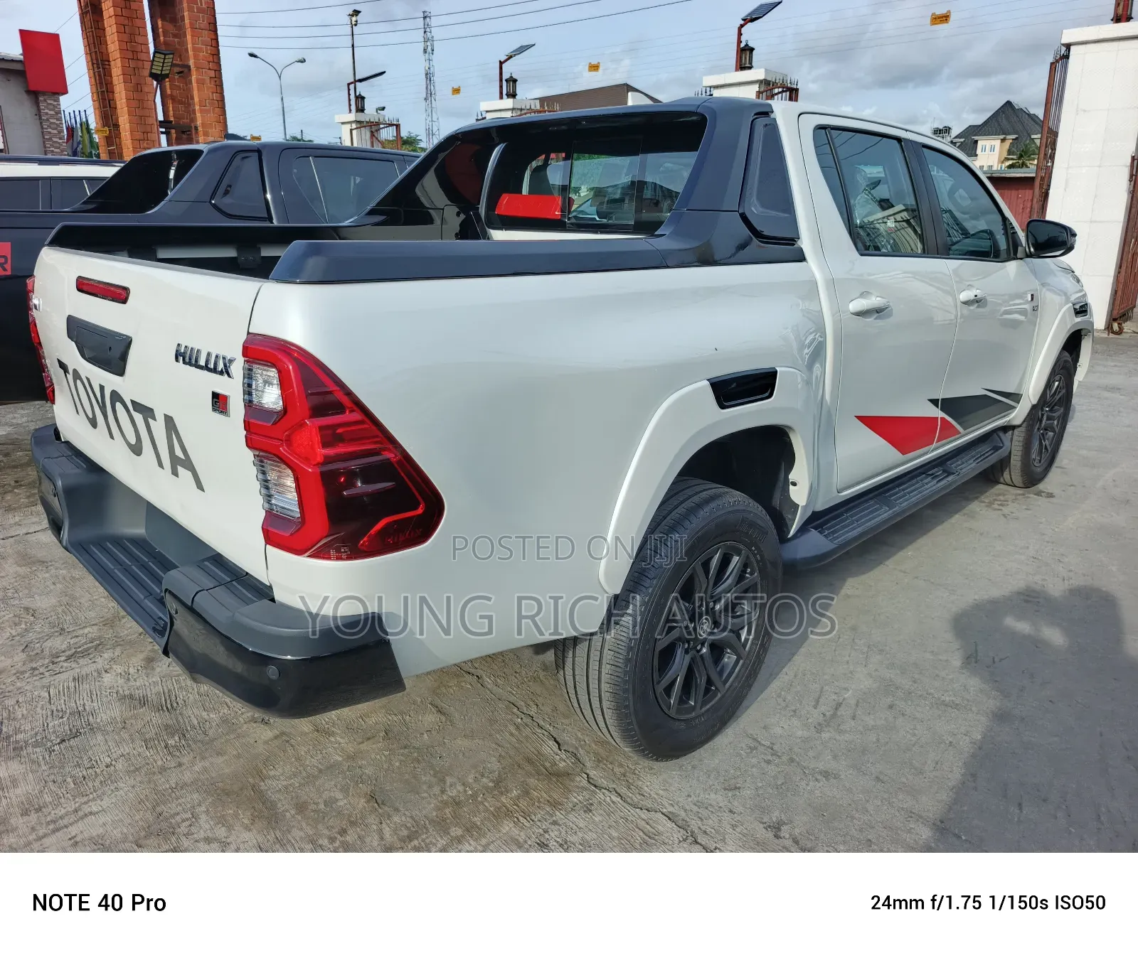 New Toyota Hilux 2022 White
