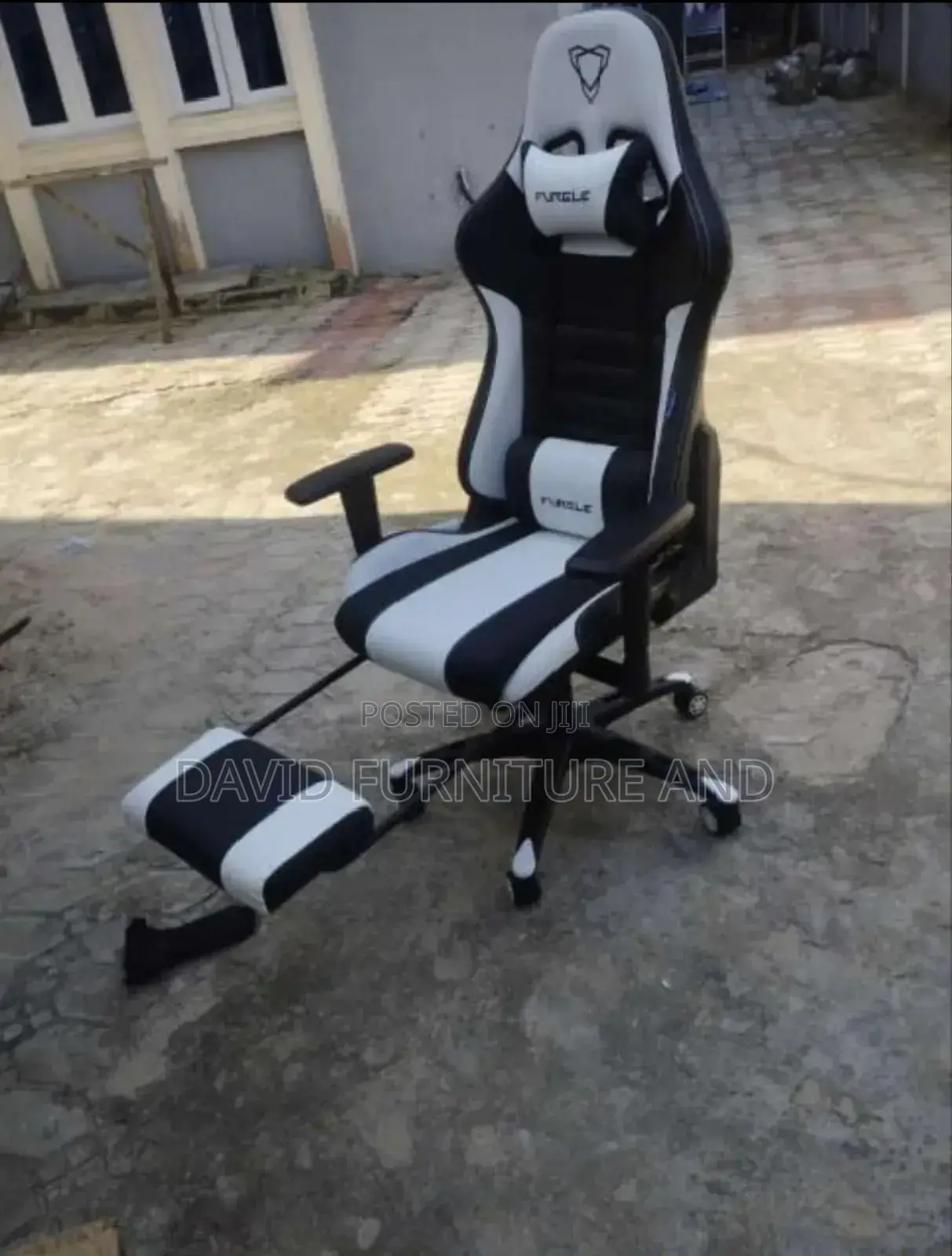 Sport White/Black Chair
