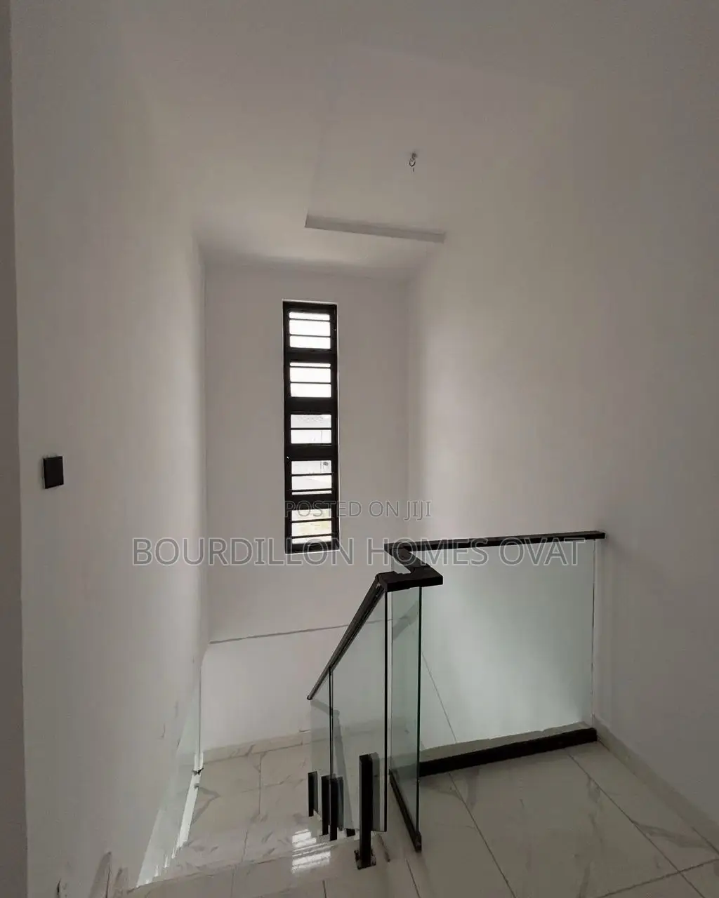 5bdrm Duplex in Chevron for sale