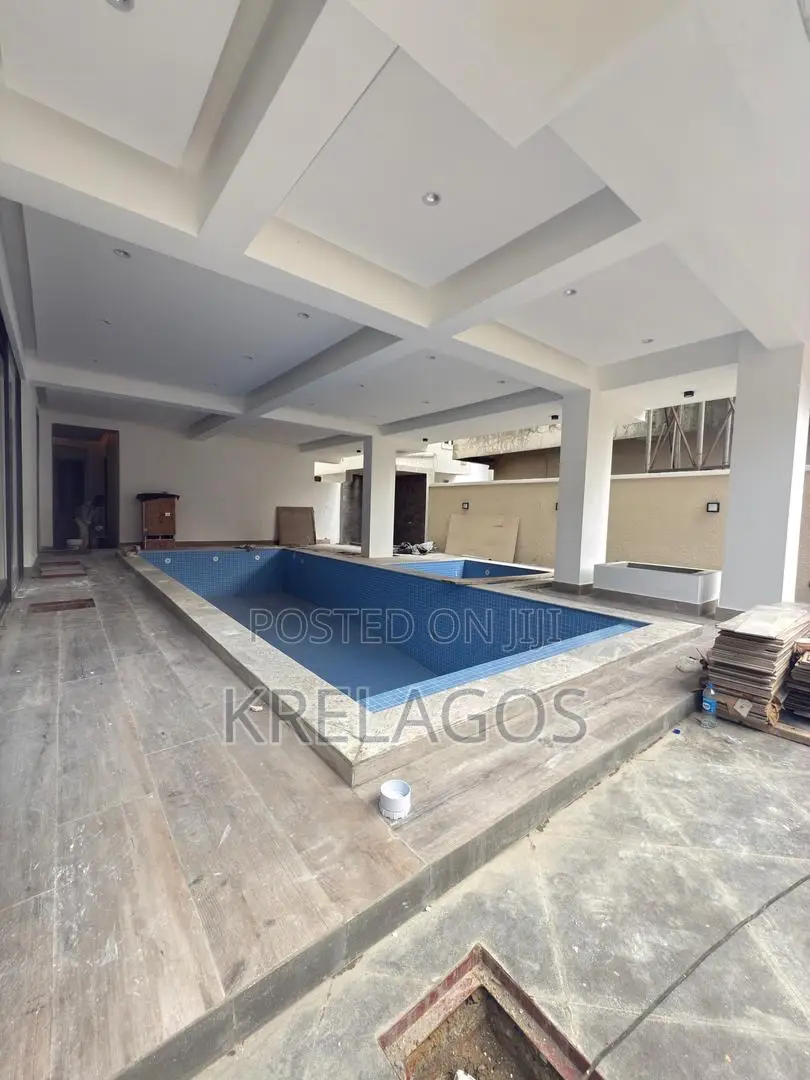 3bdrm Apartment in Lekki Phase 1 for sale