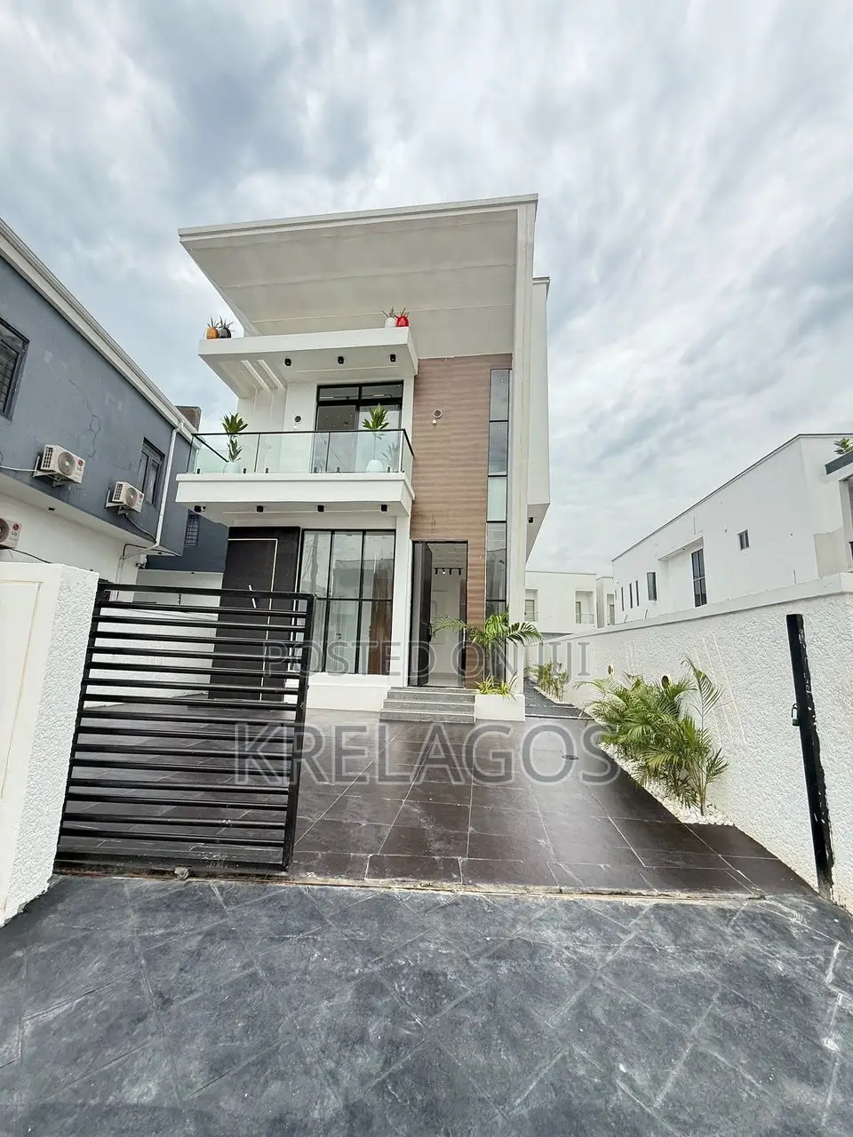 5bdrm Duplex in Ado / Ajah for sale