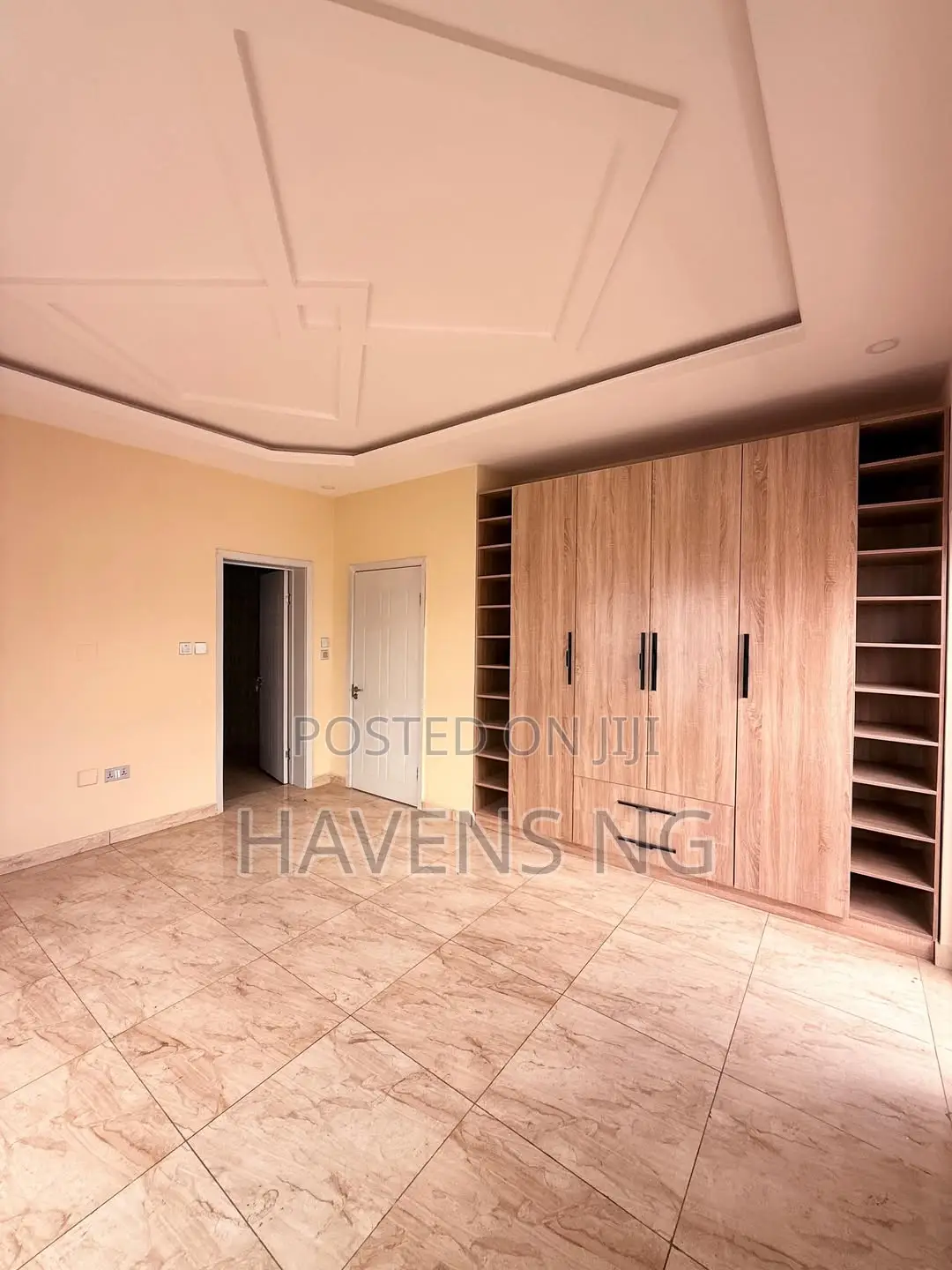 4bdrm Duplex in Agungi for sale