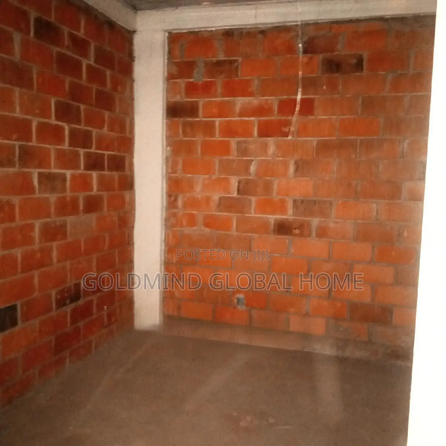 Strategically Located Lock Up Shop in Kaura Market for Sale