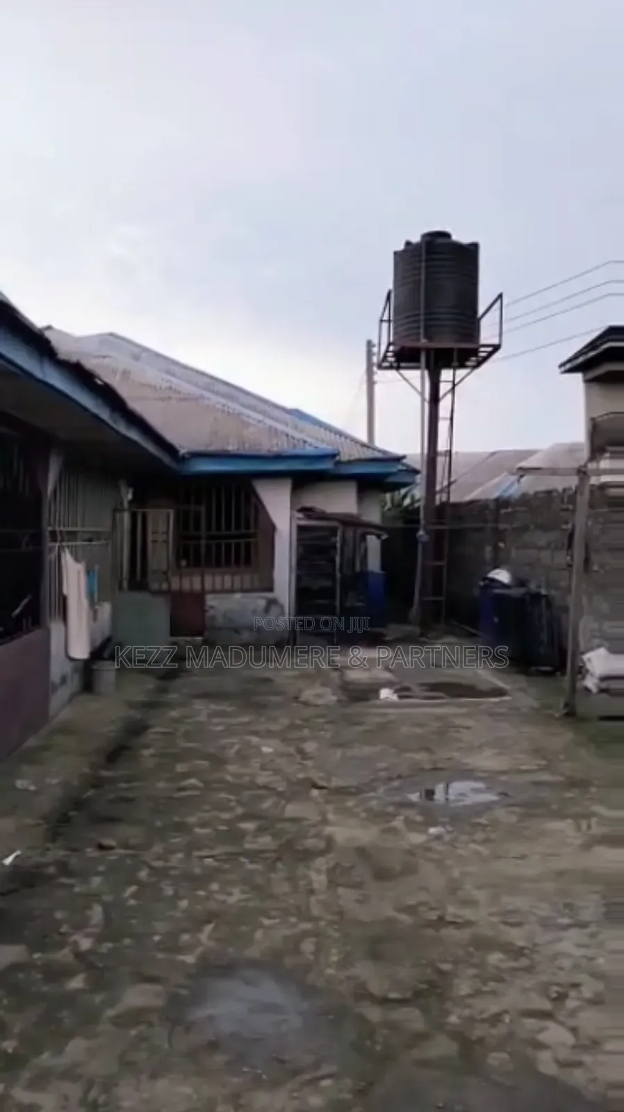 7bdrm Block of Flats in Near Market for sale