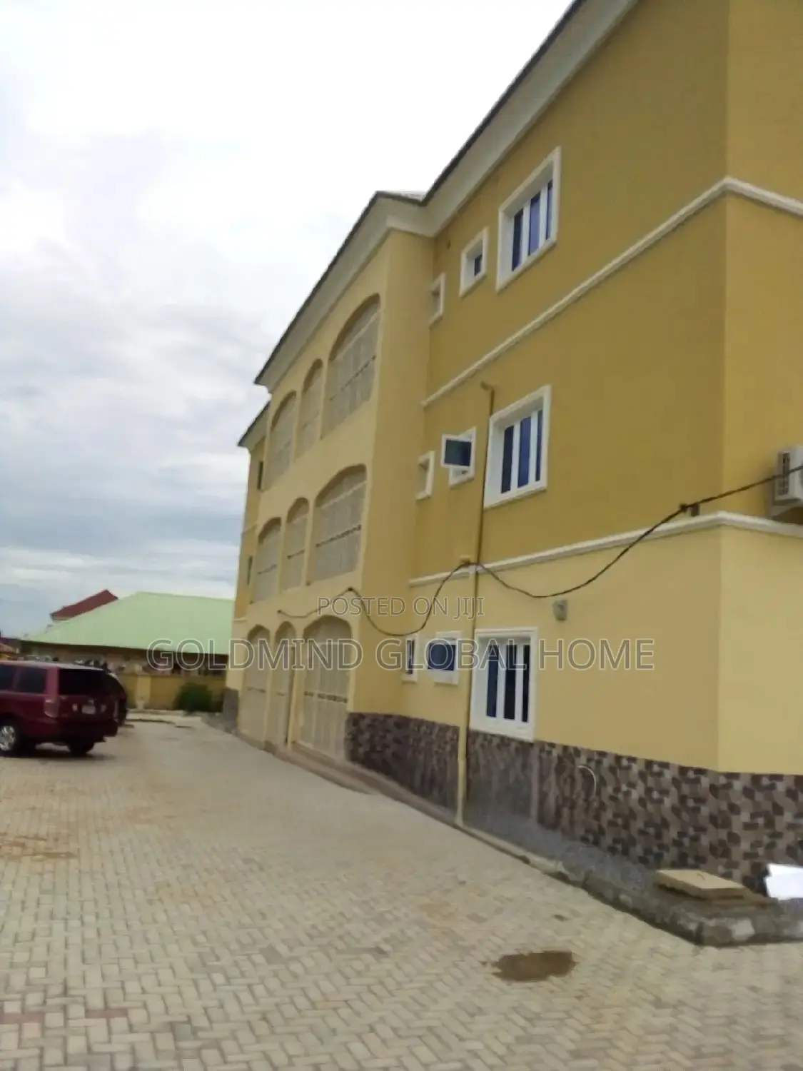 3bdrm Block of Flats in Amac, FHA for sale