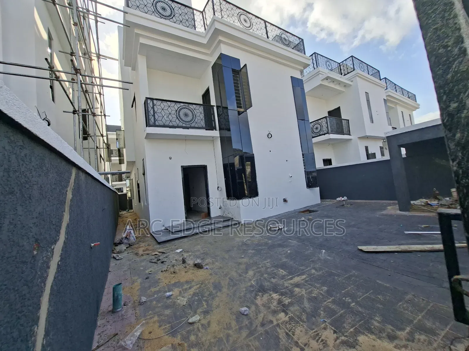 5bdrm Duplex in Ago Palace for sale