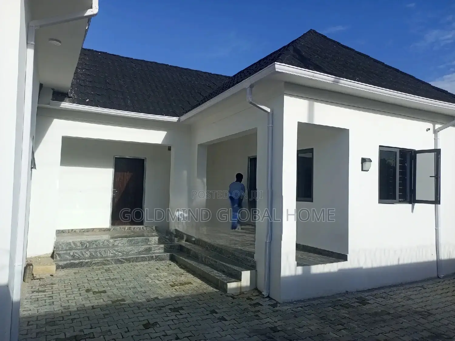 5bdrm Duplex in Gaduwa for sale