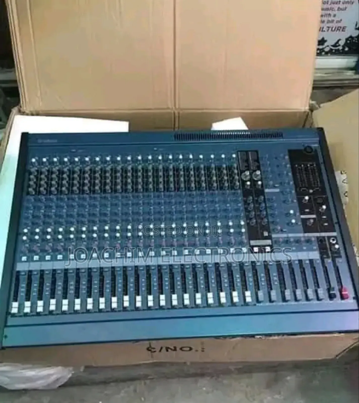 24 Channels Yamaha Mixer