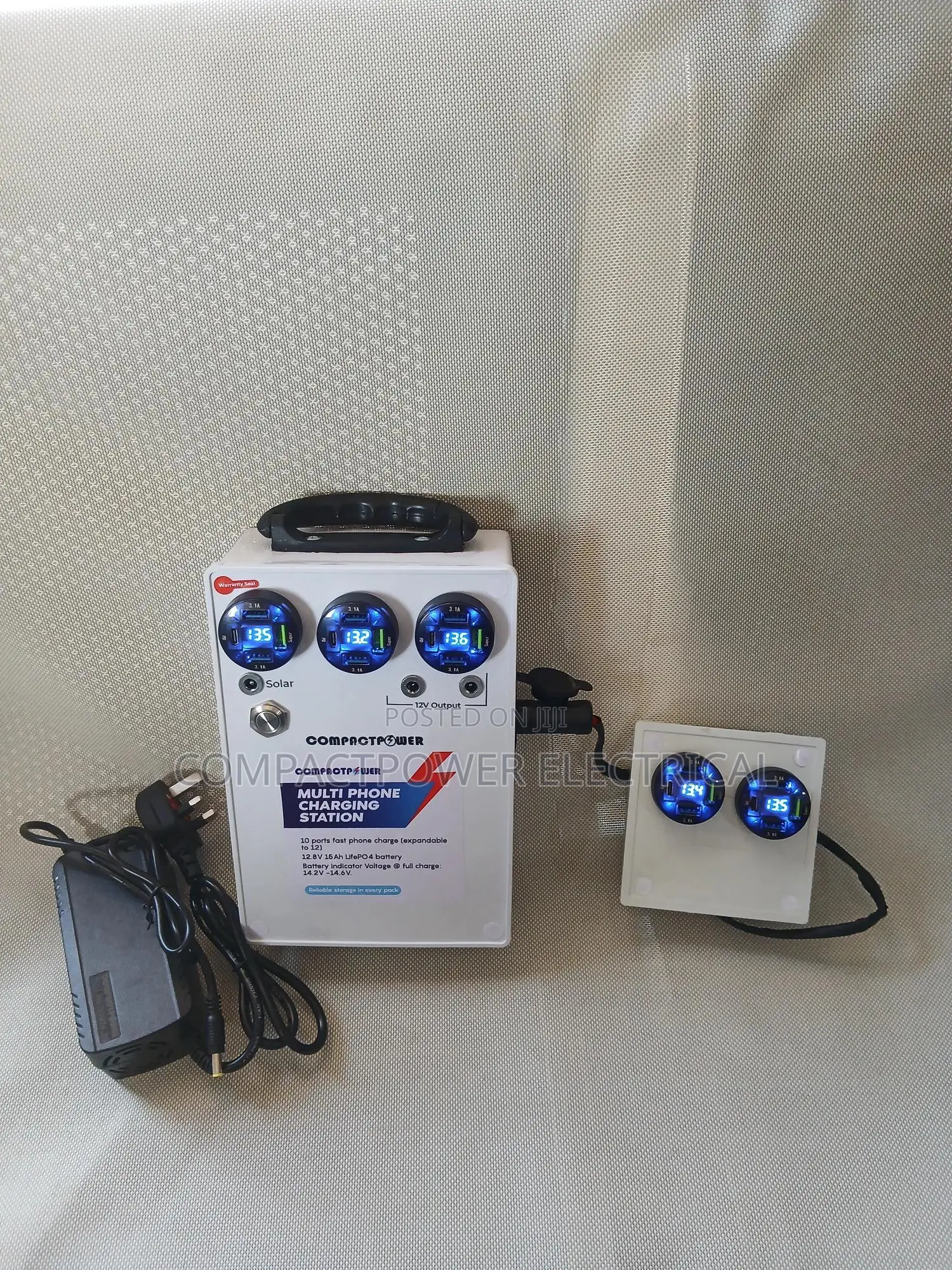 Solar Fast Charging Phone Station 16 Ports With Panel