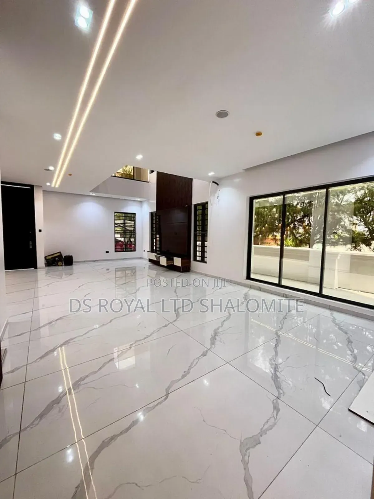 5bdrm Duplex in Lagos Island / Lagos Island for sale