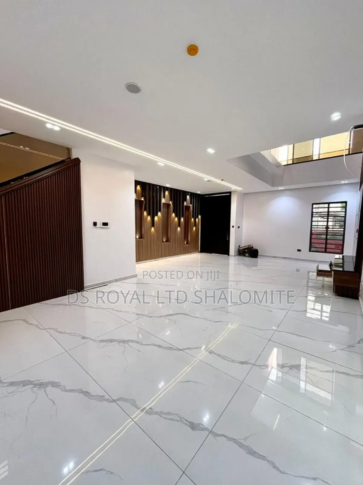 5bdrm Duplex in Lagos Island / Lagos Island for sale