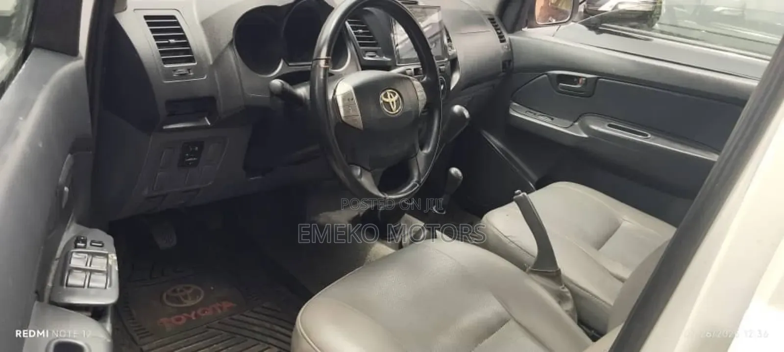 Toyota Hilux SR5 2013 White