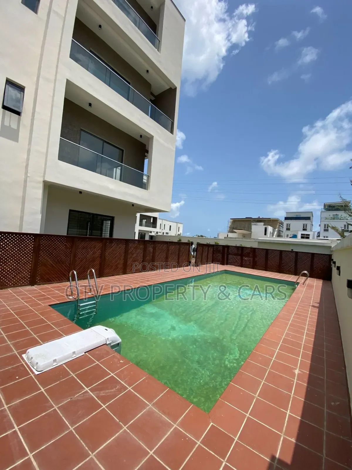 Furnished 4bdrm Penthouse in Banana Island for sale