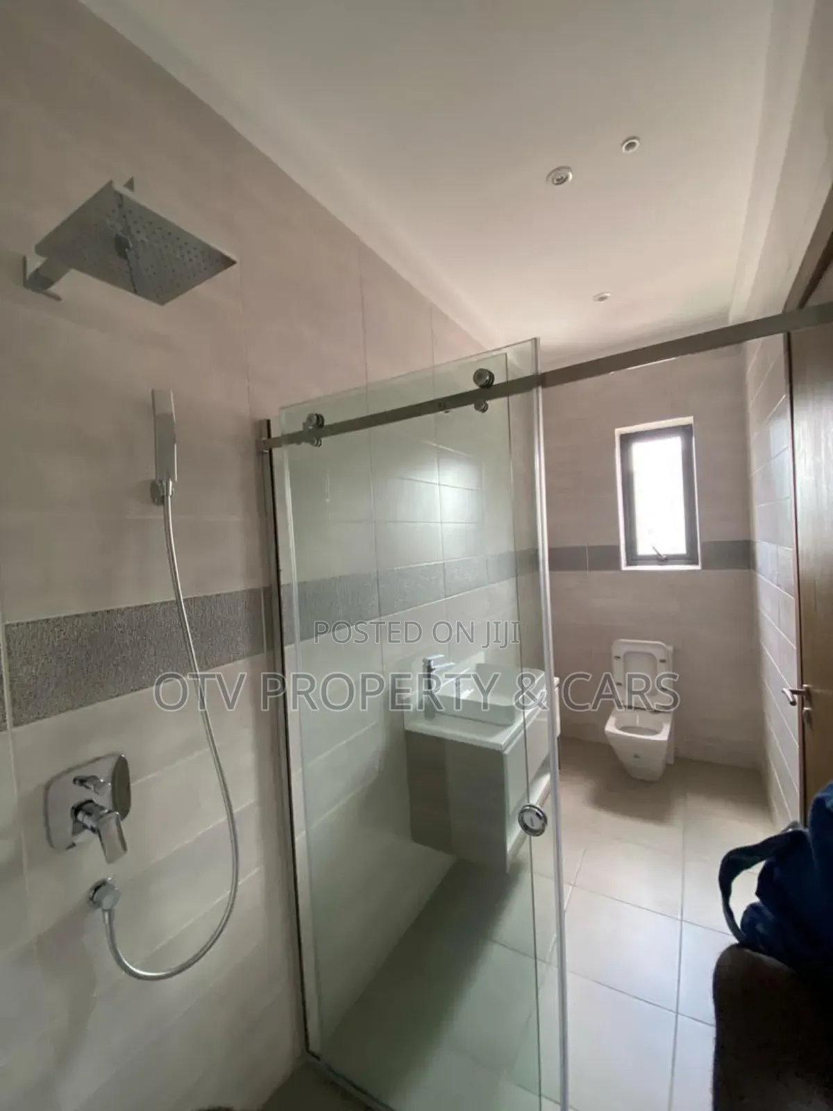 Furnished 4bdrm Penthouse in Banana Island for sale