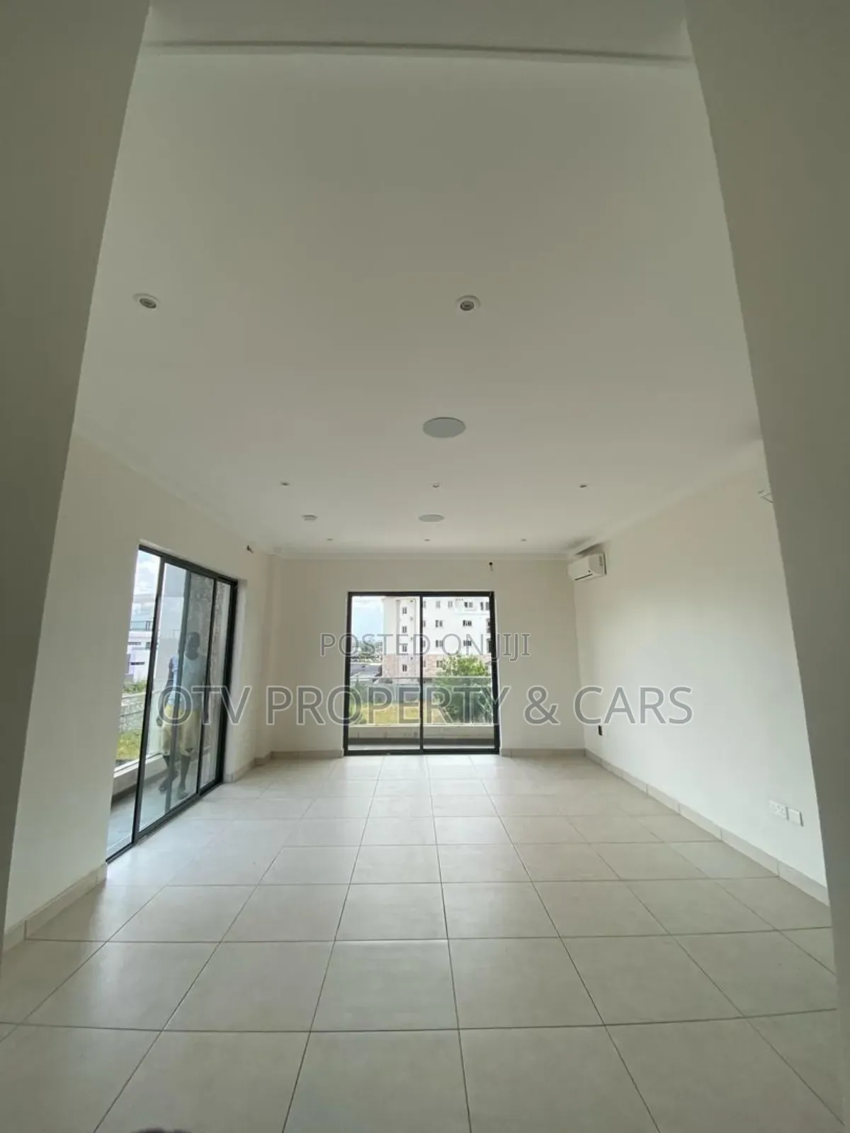 Furnished 4bdrm Penthouse in Banana Island for sale