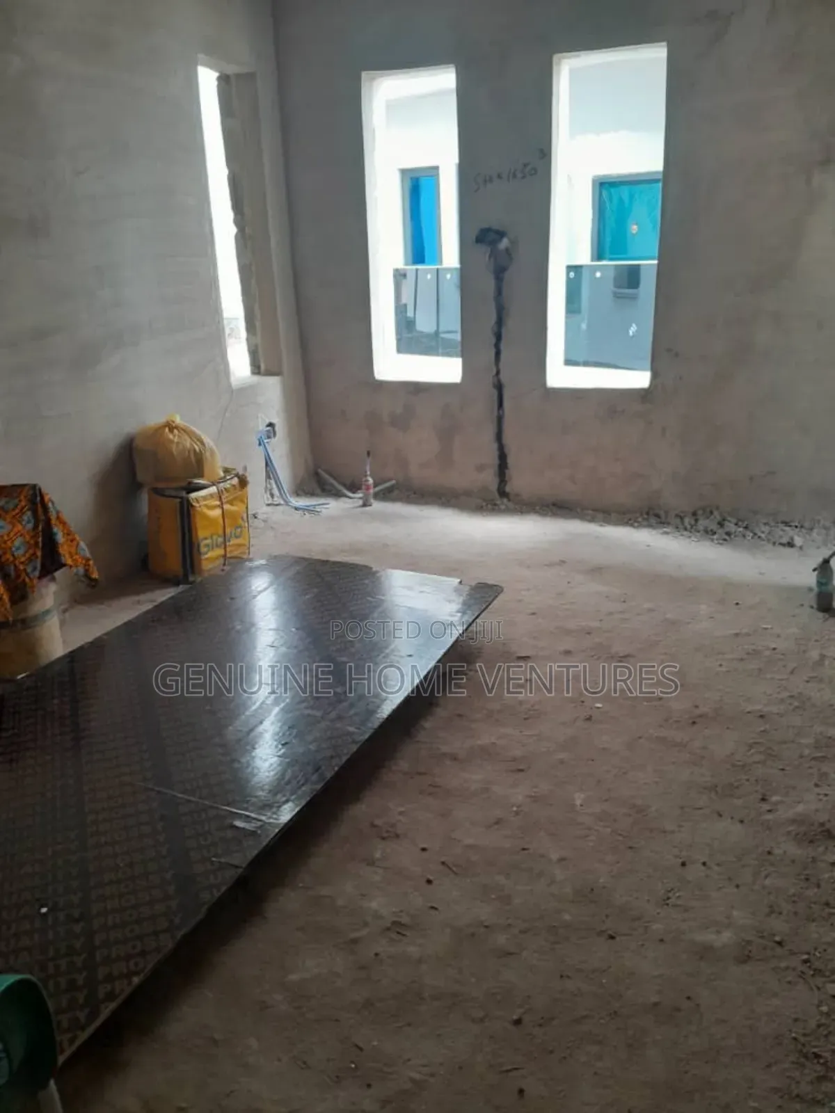 3bdrm Apartment in Yaba for sale