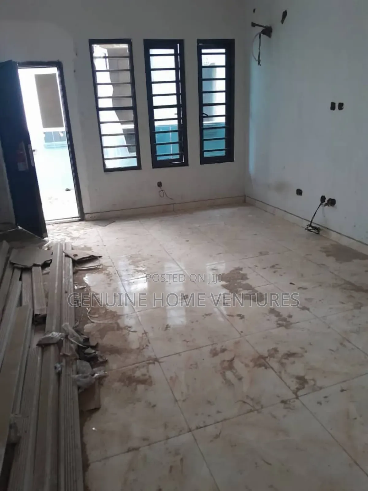 3bdrm Apartment in Yaba for sale