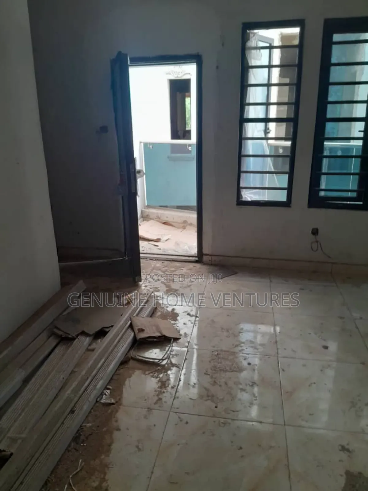 3bdrm Apartment in Yaba for sale