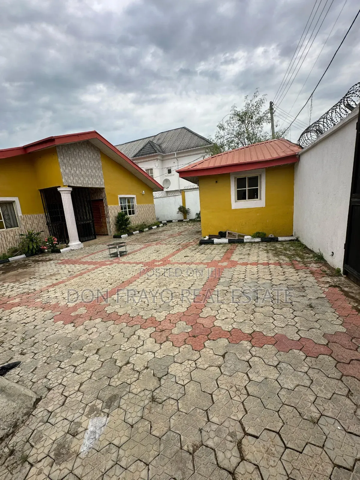 4bdrm Bungalow in Elebu Estate, Akala Express for sale