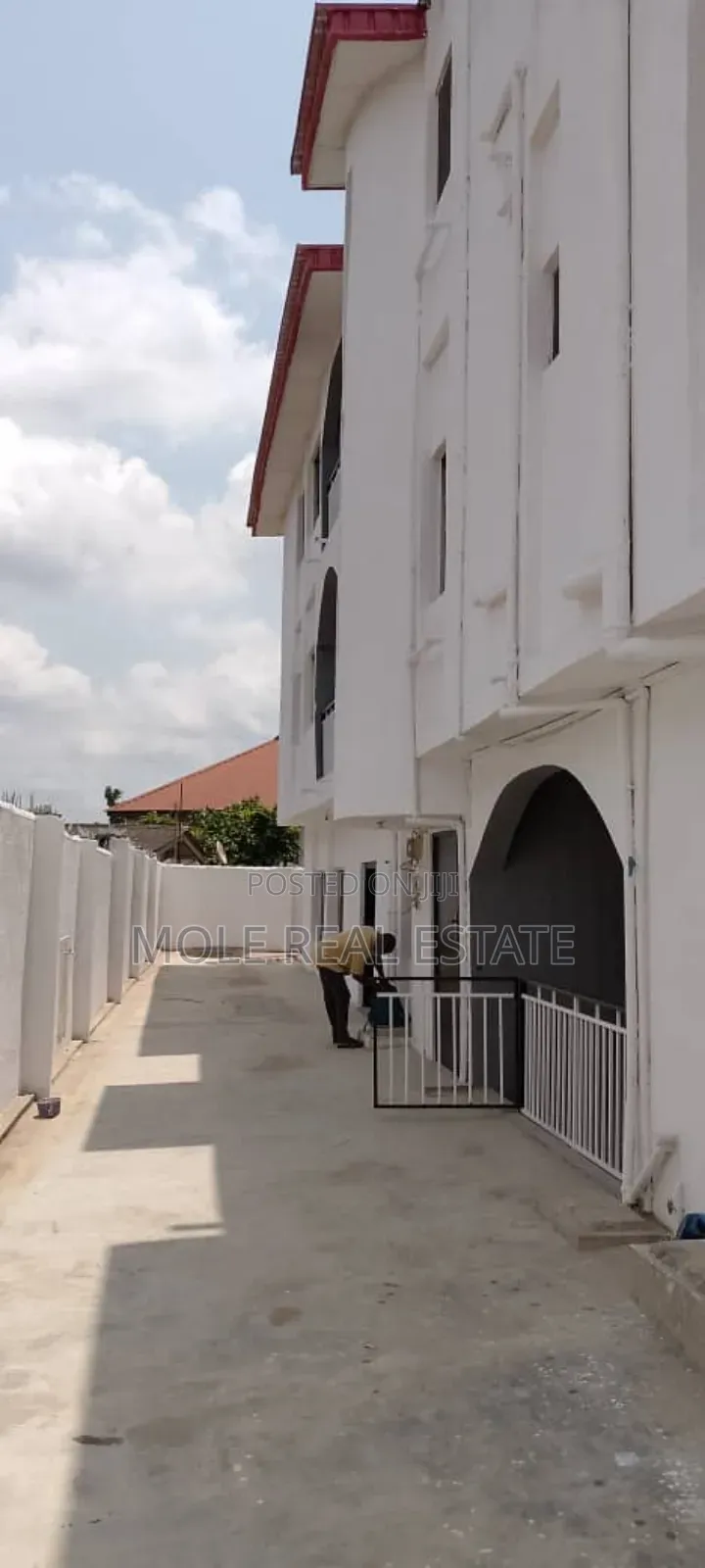 6bdrm Block of Flats in Ekoro Meiron Meiran for sale