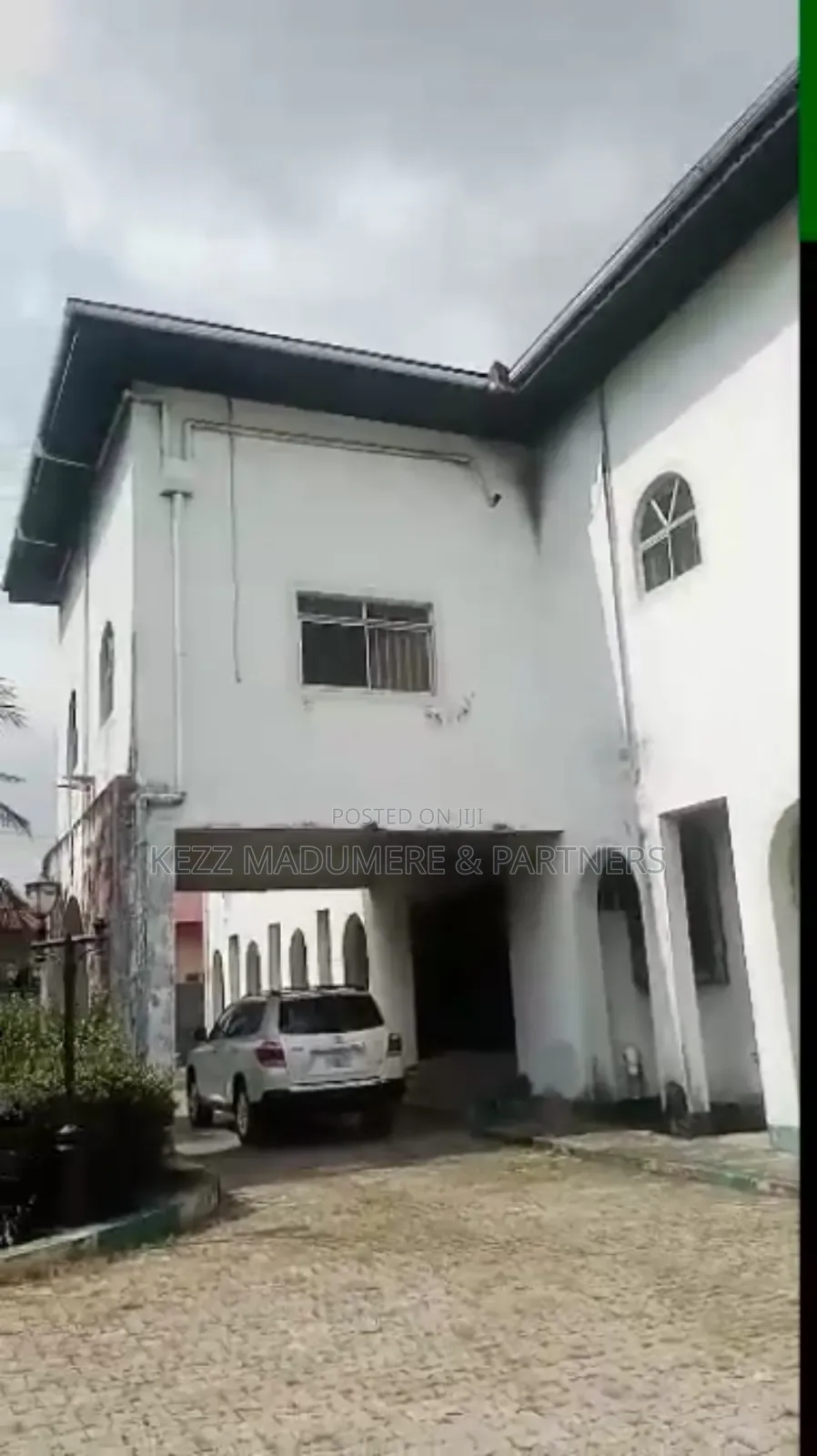 7bdrm Duplex in An Estate At Trans for rent