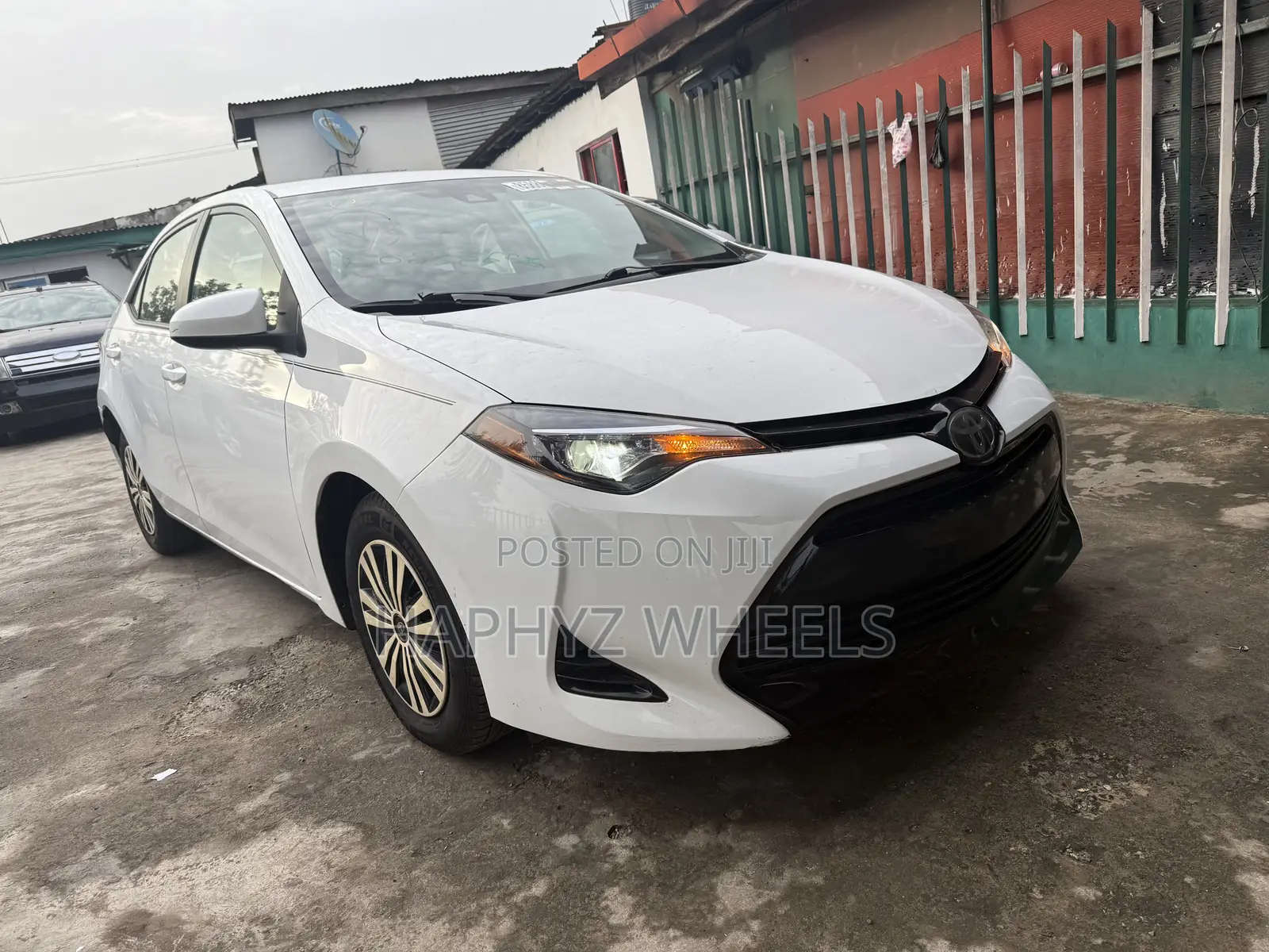 Toyota Corolla LE ECO 4dr Sedan (1.8L 4cyl CVT) 2017 White