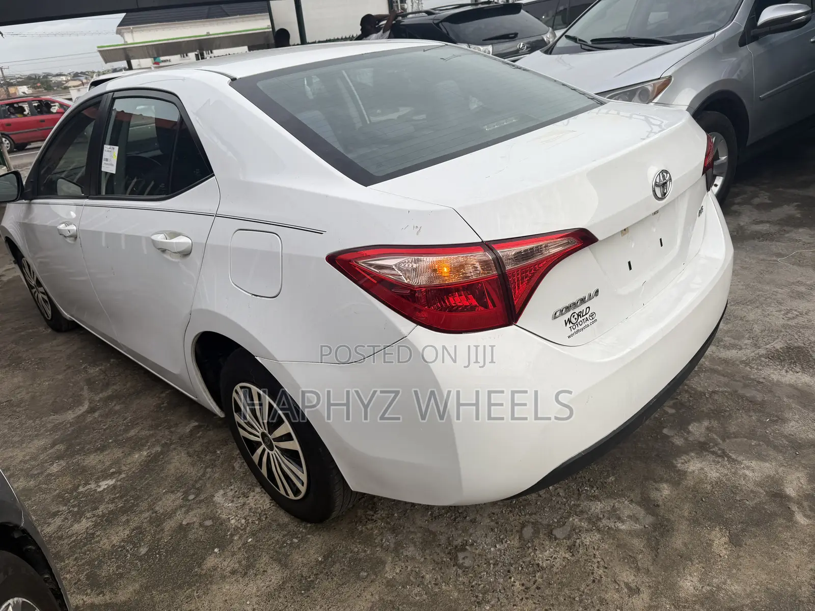 Toyota Corolla LE ECO 4dr Sedan (1.8L 4cyl CVT) 2017 White