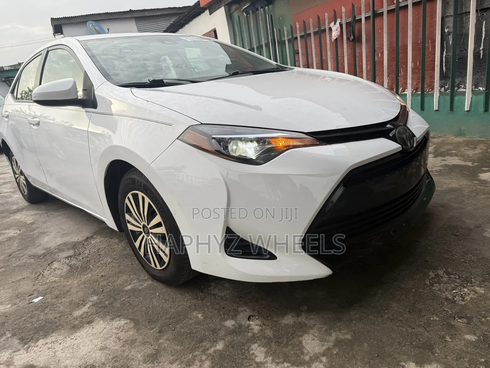 Toyota Corolla LE ECO 4dr Sedan (1.8L 4cyl CVT) 2017 White