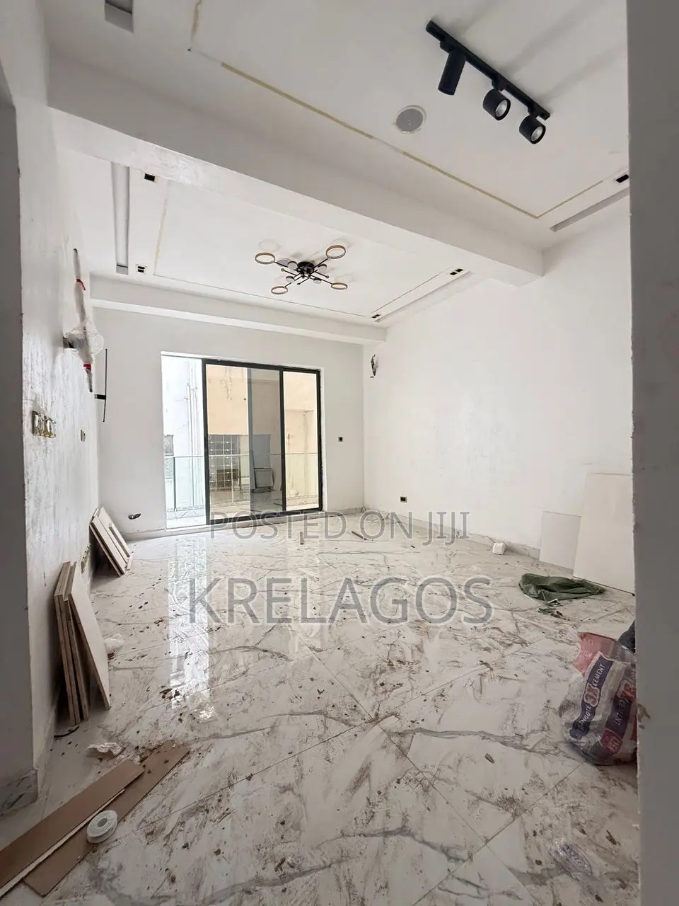 2bdrm Apartment in Lekki Phase 1 for sale