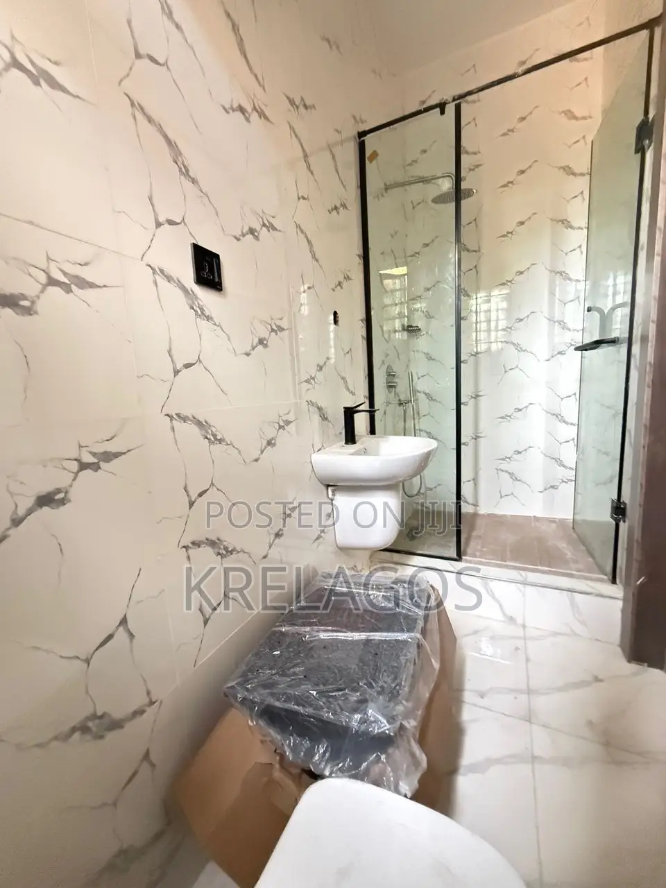 2bdrm Apartment in Lekki Phase 1 for sale