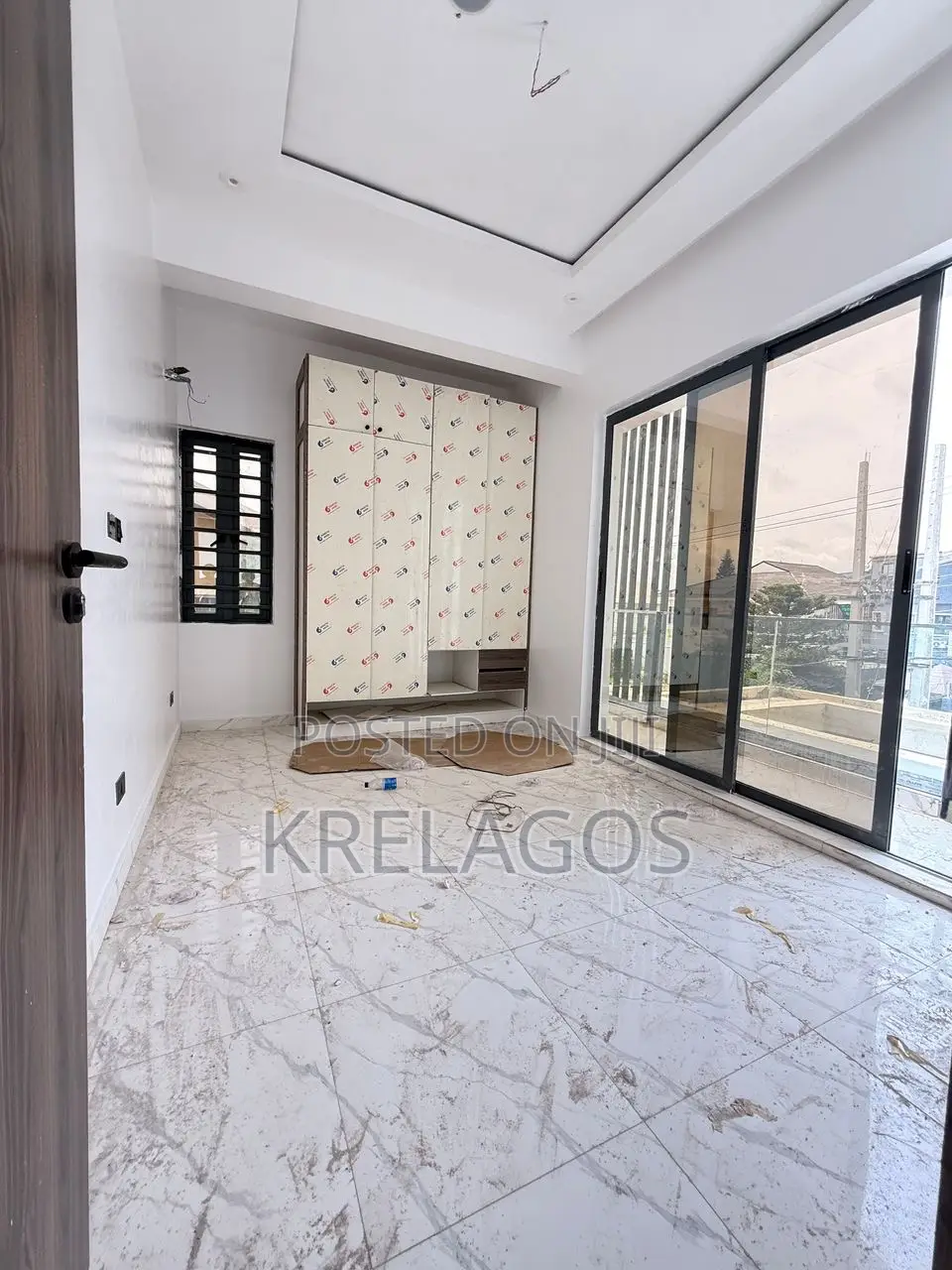 3bdrm Apartment in Lekki Phase 1 for sale